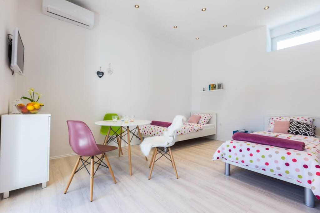 Candy Ap.-Near Center,Bus,Beach+Free Parking Place Zadar Bagian luar foto