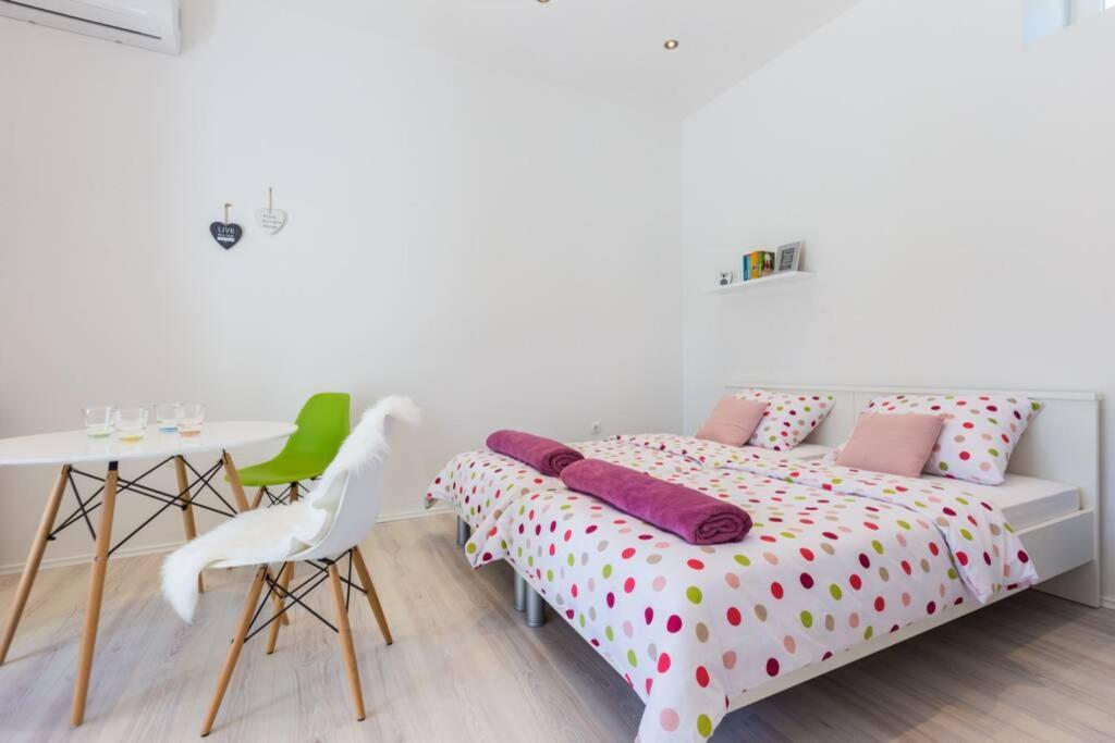 Candy Ap.-Near Center,Bus,Beach+Free Parking Place Zadar Bagian luar foto
