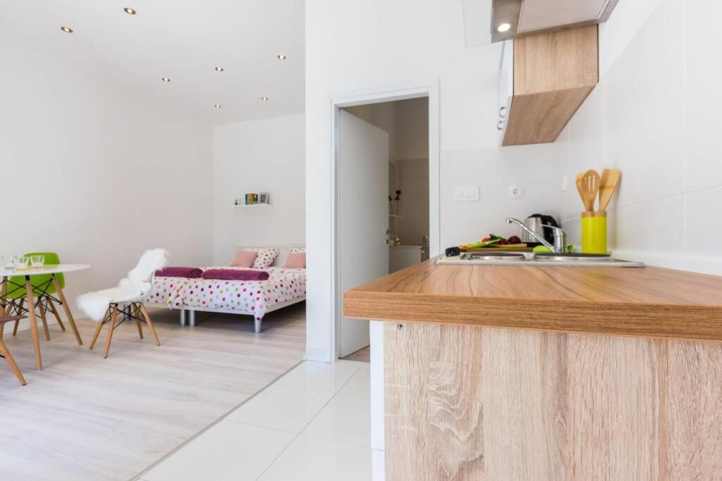 Candy Ap.-Near Center,Bus,Beach+Free Parking Place Zadar Bagian luar foto